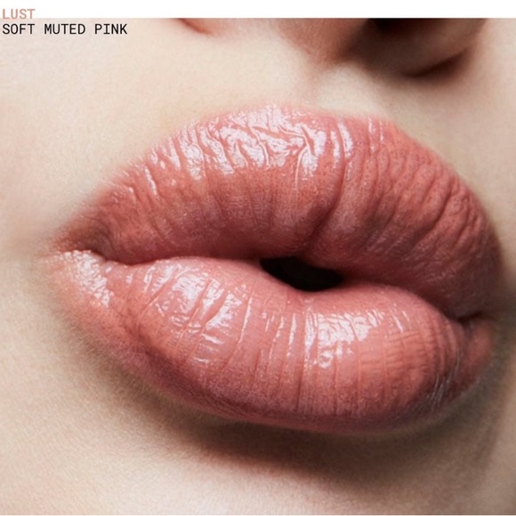 MAC Lipglass Lust - Picture 10 of 13